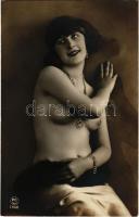 Francia erotikus meztelen hölgy - eredeti negatívról előhívott fotó, zselatinos ezüst csillogással / French erotic nude lady. P.C. Paris 1746.