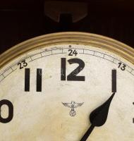 cca 1925 Friedrich Mauthe Schwenninger negyedütős falióra. Kulcs nélkül, házon kis sérülésekkel, m: ...