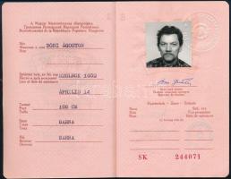 1982 MNK fényképes útlevél, többszöri kiutazási engedéllyel,