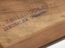 Jerusalem feliratos olajfa doboz, alján J. Zeilingold pecsétjével, 9,5x5,5 cm