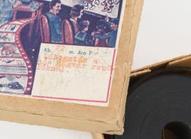 cca 1940 Látogatás a hős magyar repülőknél. 35mm-es mozi film tekercs, eredeti dobozában