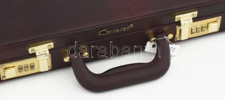 Cavalet műbőr aktatáska, számzáras, hibátlan állapotban 40x36 cm