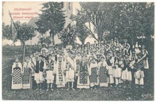 1909 Alsóbaucár, Baucár, Bautar; román menyegző Hunyad megyében. Adler fényirda 1908. / Romanian wedding, folklore + "HÁTSZEG-KARÁNSEBES 382." vasúti mozgóposta