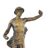 Historizáló férfi bronz szobor, márvány gömb talapzaton, m: 44 cm /// KIZÁRÓLAG SZEMÉLYES ÁTVÉTEL, N...