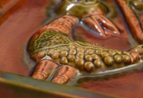 Romhányi Cserépkályhagyár csempe mesemintával. Jelzett, mázas kerámia, 19,5x19,5 cm