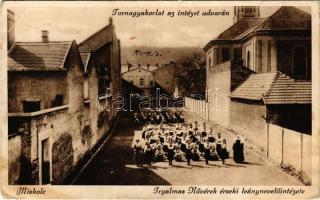 1935 Miskolc, Irgalmas Nővérek érseki leánynevelő intézete, tornagyakorlat az udvaron (fa)