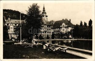 1943 Lillafüred (Miskolc), Palotaszálló a strandfürdővel, napozók (EK)