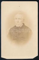 1865 Szilágyi Ferenc (1797-1876) történész, tanár, újságíró, az MTA levelező tagja; vizitkártya Schrecker Ignác (1834-1888) pesti műterméből, alja vágott, 9,5x6 cm