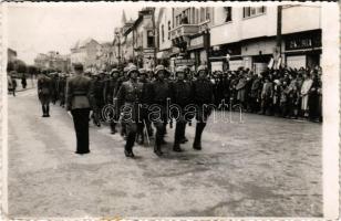 1940 Marosvásárhely, Targu Mures; bevonulás / entry of the Hungarian troops. photo (EK)