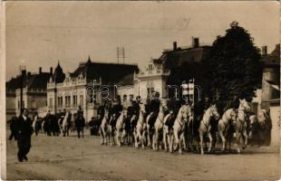 1940 Nagyvárad, Oradea; bevonulás, vitéz Nagybányai Horthy Miklós Magyarország kormányzója, vasútállomás / entry of the Hungarian troops, Regent Horthy, railway station. photo (EK)