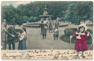 1905 Brassó, Kronstadt, Brasov; Rezső tér, szökőkút. Montázs urakkal, hölgyekkel és gyerekekkel / square, park, fountain. Montage with gentlemen, ladies and children (felületi sérülés / surface damage)