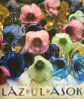 Horváth Márton: Lazulások. A szerző, Horváth Márton (1941-2013) Munkácsy Mihály-díjas üvegművész által DEDIKÁLT példány! Válogatott üvegeim - szövegeim. Bp., 2004, Magyar Iparművészeti Egyetem. Kiadói egészvászon-kötés, kiadói papír védőborítóban.