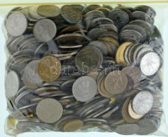 Vegyes, magyar és külföldi érmetétel mintegy ~1kg súlyban, T:vegyes Mixed, Hungarian and foreign coin lot (~1kg) C:mixed