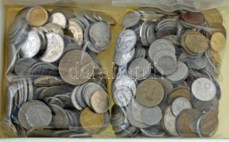 Vegyes, magyar és külföldi érmetétel mintegy ~1kg súlyban, T:vegyes Mixed, Hungarian and foreign coin lot (~1kg) C:mixed