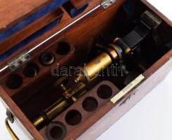 cca 1910 Zeiss Ernst Leitz mikroszkóp, kiegészítőkkel, leírással, fa dobozában, 34x17x20 cm