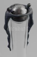 Dekantáló, rajta ezüstözött fém golyó, és azokba kapaszkodó emberpár lezáróval, m: 32 cm