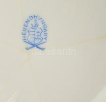 Herendi Viktória mintás kagyló alakú kínáló. Jelzett, repedésvonallal, 18x12 cm