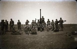 cca 1941 10 db II. világháborús mozgalmas katonai fotó negatív. 9x6 cmn