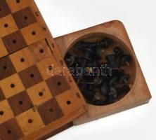 Utazó sakk készlet, leszúrható figurákkal, fa, teljes, 12,5x12,5 cm