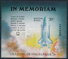 1986 In Memoriam Challenger vágott blokk (4.500)