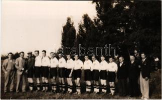 1933 "Közép" - Kelet 4:0 Válogatott Debrecenben, magyar focisták, futball / Hungarian football players. photo