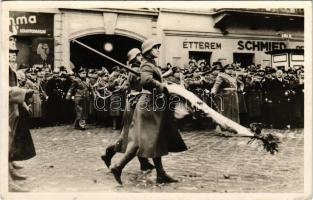 1938 Kassa, Kosice; bevonulás, Ludovikások díszmenete Magyarország Kormányzója (Horthy Miklós) előtt, Schmied étterem, hölgyfodrászat. Foto Ginzery S. 3. sz. / entry of the Hungarian troops, restaurant, hairdresser + "1938 Kassa visszatért" So. Stpl