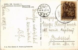 1938 Kassa, Kosice; bevonulás, Ludovikások díszmenete Magyarország Kormányzója (Horthy Miklós) előtt...