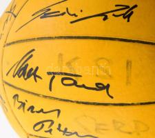 Vízilabda gálamérkőzésem magyar vizalabdázók, olimpiai és világbajnok sportolók által aláírt vízilab...