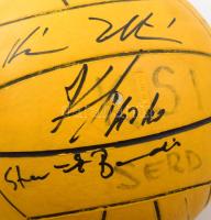 Vízilabda gálamérkőzésem magyar vizalabdázók, olimpiai és világbajnok sportolók által aláírt vízilab...