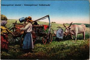 Vámospércsi népviselet, magyar folklór. Erdélyi udvari fényképész felvétele, Vasúti levelezőlapárusítás 1916. (EK)