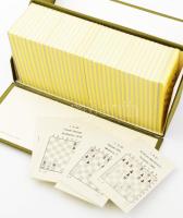 Sakk-feladvány kártyák, dobozban, Pécs, Domino-nyomda, a dobozon apró sérüléssel, doboz: 9x27,5x12 c...