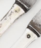 5 db ezüst (Ag) nyelű kés, jelzettek, h: 21 cm