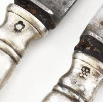 Ezüst (Ag) nyelű kések, 6 db, jelzettek, h: 21 cm