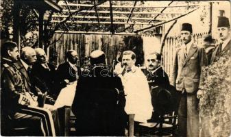 1935 Ada Kaleh, török urak és katonatisztek a kávézó udvarán / Turkish military officers in the cafe garden. Ömer Feyzi photo