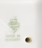 Zsolnay Szent István. Terv.: Siklódy Lőrinc (Ditró, 1876 - Budapest, 1945). Jelzett, kis kopással, m...