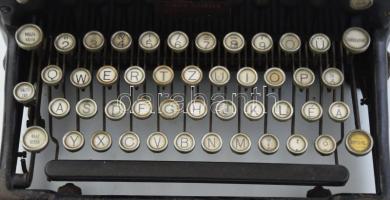cca 1930, Royal írógép, magyar billentyűzettel, Vass János Irodagép üzeme címkéjével, jó állapotban ...