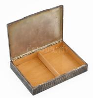 Ezüstözött fabetétes cigarettakínáló, a bécsi Városháza ábrázolásával, 16x12 cm