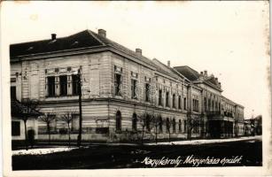 1942 Nagykároly, Carei; Megyeháza télen / county hall in winter (fl)