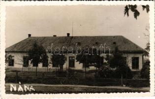 1941 Nána, Nana; Szent Vendel szobor az iskola előtt / statue in front of the school. photo