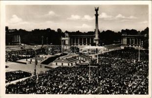 Budapest XIV. 1939. évi XXVIII. Országos Katolikus Nagygyűlés oltára a Hősök terén. Bardon Alfréd okl. építészmérnök műve