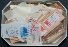 Bonbonos doboz tele ragjegyes kivágásokkal