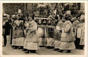 Budapest, Szent István jobbja a körmenetben