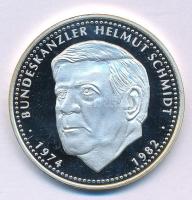 Németország 1993. "1974 - 1982 Bundeskanzler Helmut Schmidt / Deutschland" jelöletlen Ag emlékérem kapszulában (14,94g) T:PP Germany 1993. "1974 - 1982 Bundeskanzler Helmut Schmidt / Deutschland" unmarked Ag commemorative medallion in capsule (14,94g) C:PP