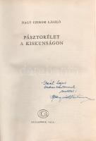 Nagy Czirok László:  Pásztorélet a Kiskunságon. (Dedikált.) Budapest, 1959. Gondolat Könyvkiadó (Franklin-nyomda). 1 t. (címkép) + 383 + [1] p. + 15 t. (14 kétoldalas, ebből 2 színes). Egyetlen kiadás. Dedikált: ,,Gaál Lajos kedves barátomnak szeretettel: Nagy Czirok László". Nagy Czirok László (1883-1970) kiskunhalasi hivatalnok, néprajzkutató, múzeumigazgató kismonográfiája a kiskunsági pásztoréletről, oldalszámozáson belül számos szövegközti rajzzal. A történelmi, társadalomtörténeti és néprajzi fejezetek után pásztor-legendárium. Illusztrált kiadói félvászon kötésben, színes, illusztrált, enyhén hiányos kiadói védőborítóban. Jó példány.