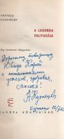 Kuznyecov, Anatolij:  A legenda folytatása. (Egy fiatalember feljegyzései.) (Dedikált.) (Budapest, 1959). Európa Könyvkiadó (Kossuth Nyomda). 246 + [2] p. Második kiadás. Anatolij Kuznyecov (1929-1979) orosz-ukrán író bemutatkozó novellaciklusa a szibériai építőmunka világáról. A címlapon a szerző saját kezű, orosz nyelvű dedikációja Jobbágy Károly műfordító számára. A dedikáció Budapesten kelt, 1962. október 12-én. A szatirikus betétekkel tarkított beszámoló jelentős cenzúrázás után jelenhetett meg a szovjet Junoszty folyóirat 1957. évi számaiban. A megjelentetést valamelyest megkönnyíthette a szerző párttagsága, illetve a mű termelési irányzatossága, amelyet azonban erősen ellenpontoz a szöveg időnkénti ironikus hangvétele. A második világháborús ukrán népirtás témáját is feldolgozó szerző 1968-ban, a csehszlovák beavatkozás után végleg elhagyta a Szovjetuniót. (Modern könyvtár, 13. kötet.) Prov.: Jobbágy Károly. [Jobbágy Károly (1921-1998) költő, orosz műfordító, gimnáziumi tanár és könyvtáros.] Fűzve, Rudas Klára által tervezett színes védőborítóban. Jó példány.