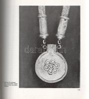 Kunsági néprajzi tanulmányok kolligátuma. 11 tanulmány a Szolnok Megyei Múzeumi Évkönyv 1973. évi év...