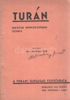 [Folyóirat] Turán. Magyar néprokonsági szemle. A Turáni Társaság folyóirata. XXVI. évfolyam, 1. és 2. szám. [Teljes évfolyam, két füzetben.] Budapest, 1943. (,,Élet" Irodalmi és Nyomda Rt.) [4] + 42 p.; 53-82 p. A Turán az 1910-ben alapított Turáni Társaság folyóirata. A korabeli turanizmus igen heterogén törekvéseket takar, ám elmondható, hogy alapvetően a germán, újlatin, szláv birodalmak korában a rokontalanul maradt népek kapcsolatait kereste a turáni (urál-altáji) nyelvészeti és kulturális rokonság jelszava mentén. Jóllehet a folyóirat egyes tanulmányai olykor a japán-magyar, török-magyar kulturális rokonság feltételezéséig is merészkedtek, a folyóirat profilja mégis elsősorban finnugrisztikai - a nyelvészeti szempontból rokonnak tartott kisebb finnugor népek, nemzetek, országok aktuális híreiről, kulturális eredményeiről és politikai törekvéseiről nyújt beszámolót. A Turán folyóirat érdeklődése ennek megfelelően elsősorban nem őstörténeti jellegű, sokkal inkább a bemutatott finnugor és törökségi népek néprajzi és kulturális kapcsolódásait kutatja és erősíti meg, illetve a kulturális rokonság folyamatos deklarálásával egy időben geopolitikai és gazdasági szövetségeseket is keres. A turanizmus tehát nem pusztán őstörténeti, néprajzi és kultúrelméleti célokat jelentett, hanem diplomáciai stratégiákat és gazdasági célokat is kijelölt: nem véletlen, hogy a Társaság székhelye az Országházban volt található. A tartalomból: Cholnoky Jenő: A magyarok eredete - Bendefy László: XII. János pápa levele Jeretamir kaukázusi magyar fejedelemhez - Hüseyin Namik Arkun: A mai turkológia alapelemei - Rolf Nevanlinna: A finn fiatalság a válságos időkben - Kövér Lajos: Egy volt hadifogoly tapasztalatai Kínában - Zsuffa Sándor: A turánizmus hívei és ellenfelei. Ez utóbbi cikk markáns társadalomelméleti fejtegetésekben fejti ki véleményét a szabadkőművesség eredendő turanizmus-gyűlöletéről. A lapszámok könyvészeti rovata elismerően szól vitéz Horváth Béla Perzsia közelmúltját áttekintő kötetéről, a Pázmány Péter Tudományegyetem előadás-sorozatából készült kötetről, mely ,,A magyarság őstörténete" címmel jelent meg, és Zsirai Béla ,,Őstörténeti csodabogarak" című munkájáról, amely a turanizmus túlhajtásait mutatja be. A hírrovat jobbára a magyar-japán, magyar-török diplomácia rövidhíreiből áll össze. Az évfolyam második, meglazult fűzése füzete ritka, terjedelméből 10 oldal hiányzik. Fűzve, egységes kiadói borítóban, az első szám borítóján Cholnoky Jenő aláírását utánzó ceruzapróba.