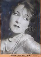 Makay Margit (1891-1989) színművésznő portréja. A Nova Foto Műterem felvétele. (1938 körül) Vintázs,...