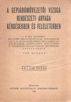 A gépjáróművezetői vizsga rendészeti anyaga kérdésekben és feleletekben. A jobb oldali közlekedéssel kapcsolatban hatályba élő új közlekedési szabályoknak megfelelően átdolgozott VIII. kiadás. Budapest, 1943. Stádium Sajtóvállalat Rt. (ny.) 56 p. Magyarországon a vízi és vasúti közlekedéssel ellentétben a közutakon egészen 1941-ig a középkorból örökölt bal oldali közlekedés volt érvényben. 1938-1939 során a Harmadik Birodalom terjeszkedésével az egykori Ausztriában és Csehországban is bevezették a jobb oldali közlekedést, a gazdasági és turisztikai nagyhatalom közelléte pedig egyre inkább szükségessé tette a menetirány reformját. A háború kitörése miatt a reformot két évvel elhalasztották, ám 1941. július 6-tól országosan, 1941. november 9-től pedig a fővárosban és környékén is életbe lépett a jobb oldali közlekedés. A KRESZ szabályait kivonatoló kiadványunk jelentős helyet szentel az új közlekedési menetirány jelentette szabályváltozások taglalásának. Közlekedési szabályzatunk, bár általános szabályozásra törekszik, egyes budapesti helyszínek közlekedési szabályait mégis egyesével szabályozza, így más és más szabályozás alá esik a Horthy Miklós hídon, a Ferenc József hídon és a Margit hídon való közlekedés, a főváros főútvonalait pedig kivétel nélkül nevesíti kiadványunk, a főútvonalra vonatkozó közlekedési szabályok kivonatolásával. Kiadványunk utolsó nyolc oldalán az érvénybe lépett közlekedési táblák színes rajza. Fűzve, enyhén sérült, javított kiadói borítóban.