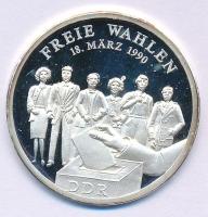 Németország DN "Einigkeit und Recht und Freiheit... - Wenderpunkte Deutscher Geschichte / Freie Wahlen 18. Marz 1990." Ag emlékérem kapszulában (8,5g/0.999) T:PP patina Germany ND "Einigkeit und Recht und Freiheit... - Wenderpunkte Deutscher Geschichte / Freie Wahlen 18. Marz 1990." Ag commemorative medallion in capsule (8,5g/0.999) C:PP patina